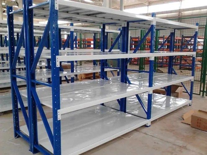 Low temperature seamless steel pipeShelves